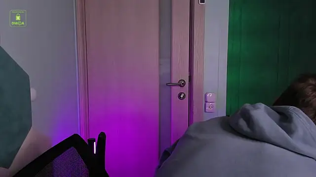 Snapshot of MarkGWalker chatting on December 21, 3:42 pm MarkGWalker online show from December 21, 3:42 pm