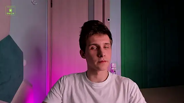 Snapshot of MarkGWalker chatting on March 12, 6:33 pm MarkGWalker online show from March 12, 6:33 pm