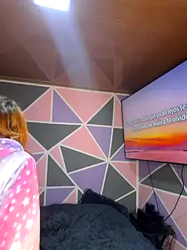 Snapshot of Emmily_Walker chatting on November 26, 3:35 pm Emmily Walker online show from November 26, 3:35 pm