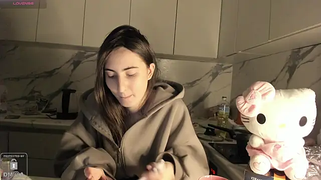 Ayesha Thebestt online show from February 2, 5:00 pm