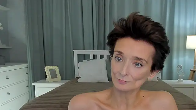 Snapshot of SimonaDeBeauvoir chatting on December 20, 1:54 pm SimonaDeBeauvoir online show from December 20, 1:54 pm