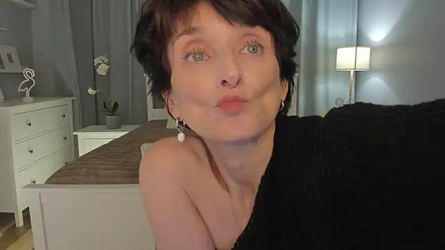 Snapshot of SimonaDeBeauvoir chatting on February 13, 1:59 pm SimonaDeBeauvoir online show from February 13, 1:59 pm