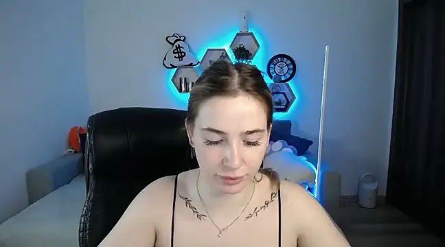 SabrinViolet online show from March 9, 9:13 am