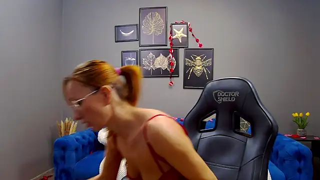 AnneHove online show from February 14, 5:09 am