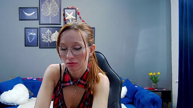 AnneHove online show from February 14, 8:21 am