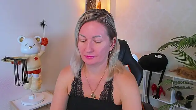 AriFleow online show from October 19, 11:33 am