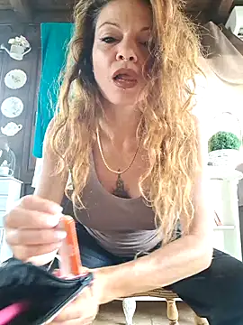 vampvanna23 online show from September 9, 1:10 pm