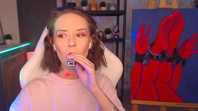 Snapshot of FascinatingEyess chatting on January 18, 8:09 pm FascinatingEyess online show from January 18, 8:09 pm