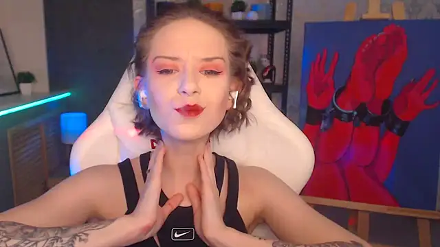 Snapshot of FascinatingEyess chatting on February 15, 1:42 am FascinatingEyess online show from February 15, 1:42 am