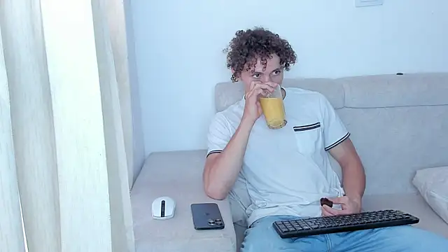 laurent nova online show from February 6, 9:38 pm