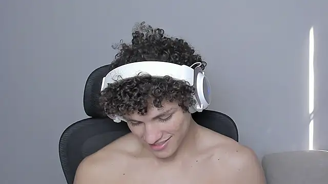 laurent nova online show from October 22, 6:29 pm