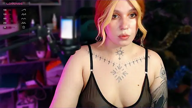 Snapshot of The_Full_Red_Moon chatting on December 12, 3:05 pm The Full Red Moon online show from December 12, 3:05 pm