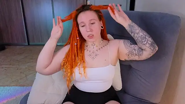 Snapshot of The_Full_Red_Moon chatting on October 10, 6:12 am The Full Red Moon online show from October 10, 6:12 am