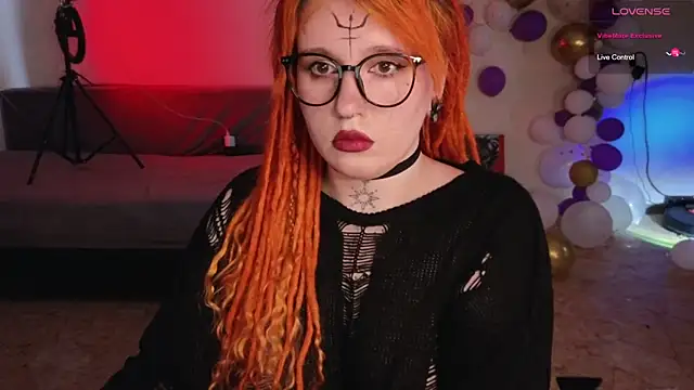 Snapshot of The_Full_Red_Moon chatting on October 18, 9:21 am The Full Red Moon online show from October 18, 9:21 am