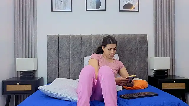 Luciana Ortiz1 online show from January 8, 1:46 pm