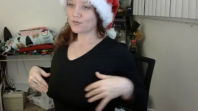 Snapshot of ziggyspice chatting on December 19, 4:45 am ziggyspice online show from December 19, 4:45 am