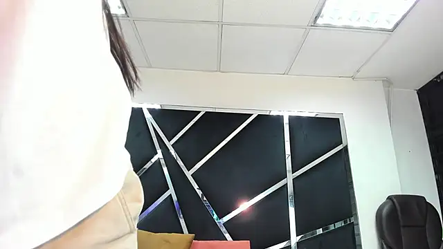 Snapshot of Ivanna18_x chatting on October 25, 3:25 am Ivanna18 x online show from October 25, 3:25 am