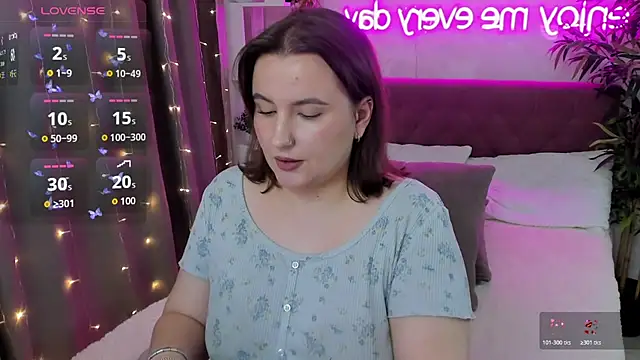 Snapshot of FeralPeach chatting on November 2, 6:16 am FeralPeach online show from November 2, 6:16 am