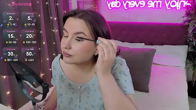 Snapshot of FeralPeach chatting on November 14, 4:55 am FeralPeach online show from November 14, 4:55 am