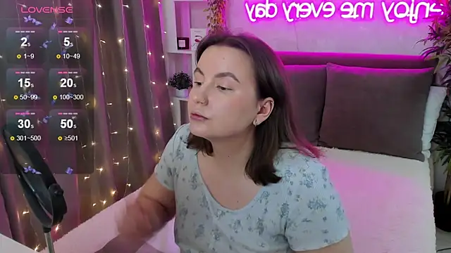 Snapshot of FeralPeach chatting on November 21, 5:06 am FeralPeach online show from November 21, 5:06 am