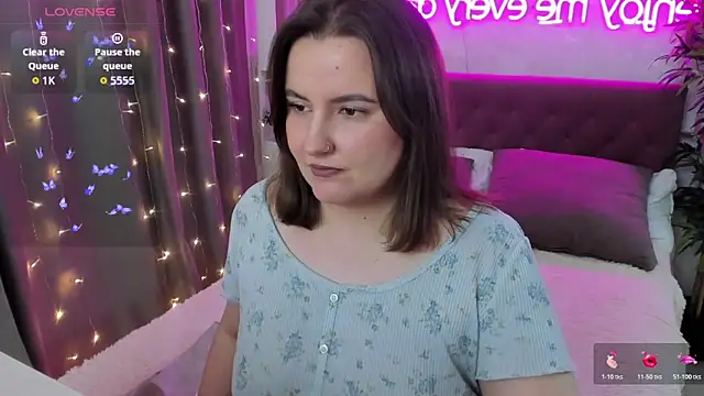 Snapshot of FeralPeach chatting on December 14, 8:52 am FeralPeach online show from December 14, 8:52 am