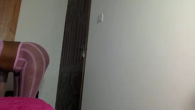 Snapshot of Rose_berry chatting on February 28, 3:26 pm Rose berry online show from February 28, 3:26 pm