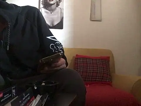 Snapshot of DragonPink chatting on January 6, 1:30 pm DragonPink online show from January 6, 1:30 pm