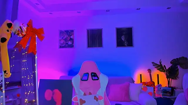 Snapshot of Alyssa_Smitt chatting on February 16, 10:32 pm Alyssa Smitt online show from February 16, 10:32 pm