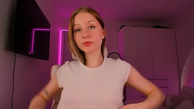 Snapshot of Eva_Davi chatting on January 19, 5:05 am Eva Davi online show from January 19, 5:05 am