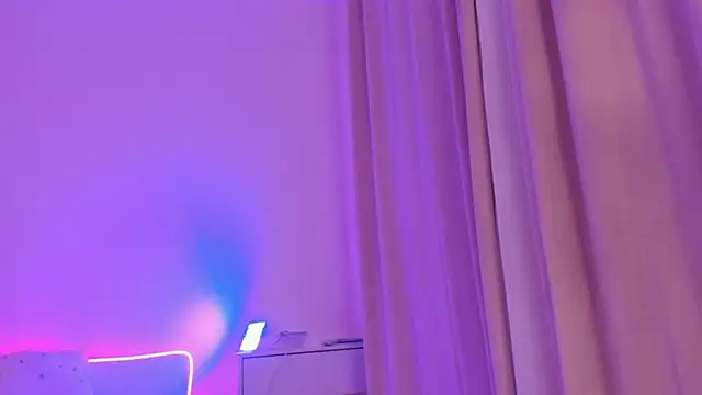 Snapshot of Eva_Davi chatting on February 13, 5:05 am Eva Davi online show from February 13, 5:05 am