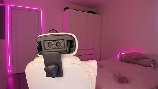 Snapshot of Eva_Davi chatting on February 16, 1:47 am Eva Davi online show from February 16, 1:47 am