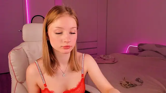 Snapshot of Eva_Davi chatting on February 19, 1:51 am Eva Davi online show from February 19, 1:51 am