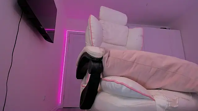 Snapshot of Eva_Davi chatting on March 19, 5:08 am Eva Davi online show from March 19, 5:08 am