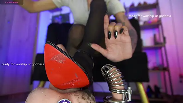 Snapshot of MissKorah chatting on November 30, 10:58 pm MissKorah online show from November 30, 10:58 pm