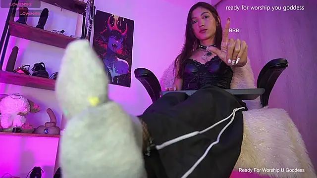 MissKorah online show from March 31, 12:45 am