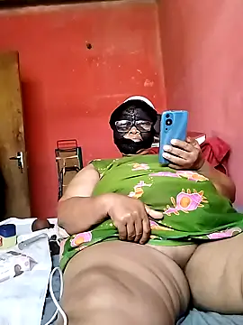 Snapshot of naughtygrannyXXX chatting on September 22, 9:11 am naughtygrannyXXX online show from September 22, 9:11 am