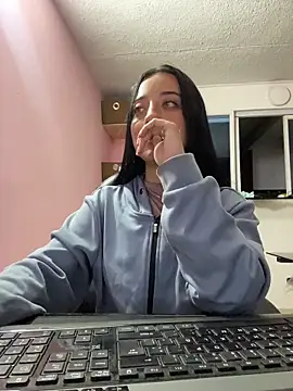 Ady 18 online show from April 17, 4:32 pm