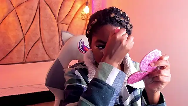 Queen perla  online show from January 15, 12:15 pm