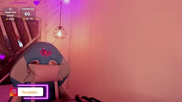 Queen perla  online show from October 13, 12:05 pm