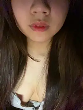 Snapshot of Hotellinh12 chatting on March 20, 5:47 pm Hotellinh12 online show from March 20, 5:47 pm