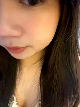 Snapshot of Hotellinh12 chatting on September 10, 4:40 pm Hotellinh12 online show from September 10, 4:40 pm