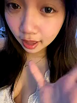 Snapshot of Hotellinh12 chatting on September 17, 7:54 am Hotellinh12 online show from September 17, 7:54 am
