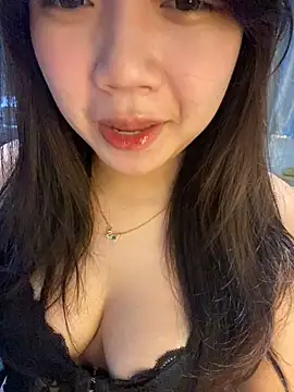 Snapshot of Hotellinh12 chatting on September 22, 4:42 pm Hotellinh12 online show from September 22, 4:42 pm