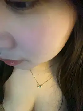 Snapshot of Hotellinh12 chatting on September 27, 7:35 am Hotellinh12 online show from September 27, 7:35 am