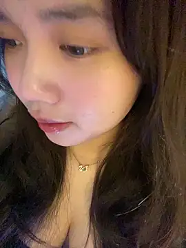 Snapshot of Hotellinh12 chatting on October 9, 5:22 pm Hotellinh12 online show from October 9, 5:22 pm