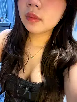 Snapshot of Hotellinh12 chatting on October 13, 3:23 pm Hotellinh12 online show from October 13, 3:23 pm