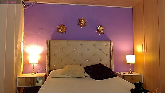 Kim and Mia online show from October 7, 12:46 pm