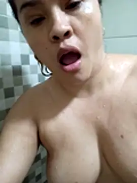 lovelyjhessy online show from January 7, 11:24 pm