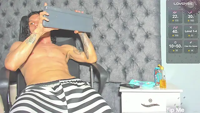 Snapshot of marcus_smithh chatting on December 12, 7:19 am marcus smithh online show from December 12, 7:19 am