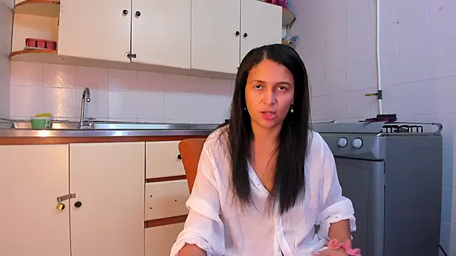 Snapshot of SofiAndNicol chatting on October 18, 11:11 am SofiAndNicol online show from October 18, 11:11 am